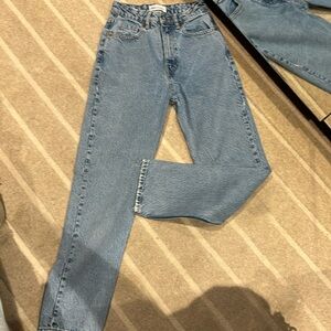 Clean tapered Jean